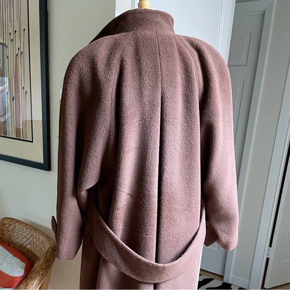 Stunning & very chic…all wool long coat! - Picture 5 of 6